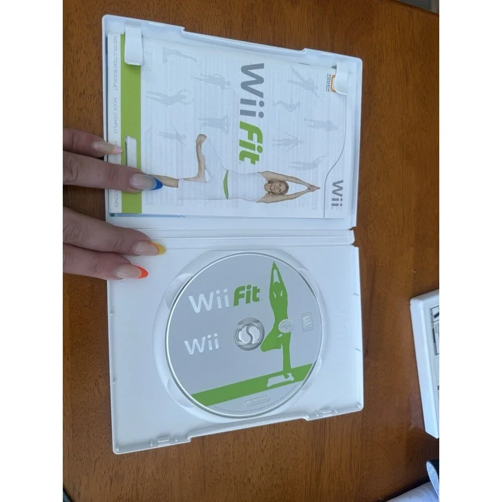Nintendo Wii Fit (Nintendo Wii) Complete w/ Case, Disc & Manual Tested